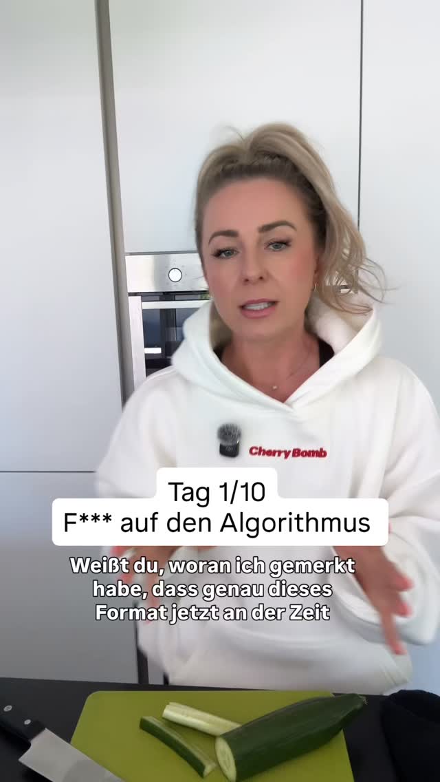 Tag 1/10
Ja was soll ich sagen Tag eins we will see.
Ich probiere es aus. Ich werde jetzt in den nächsten Tagen all die Dinge machen, wo alle Social Media Experten auf Instagram sagen. Oh mein Gott, das kannst du nicht tun.
Genau das werde ich tun und schauen was passiert