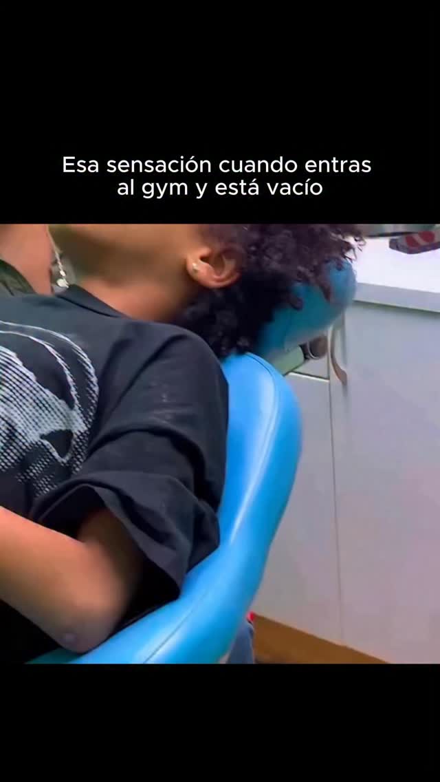 EFICIENCIA EN EL GYM❌🔥🏋🏻♂️
Cuando tienes TODO disponible, cada minuto cuenta: menos distracciones, más foco, mejores ejecuciones.
Una rutina eficiente no es la más larga, es la más INTELIGENTE.
✔️ Descansos bien manejados
✔️ Ejercicios con intención
✔️ Técnica sin apuros
✔️ Progresión real, no improvisación
Aprovecha esos momentos donde el gym está vacío…
ahí es donde se construyen las mejores sesiones 💪🏻
#EntrenamientoInteligente #GymChile #FuerzaYControl #RutinaEficiente #Prog