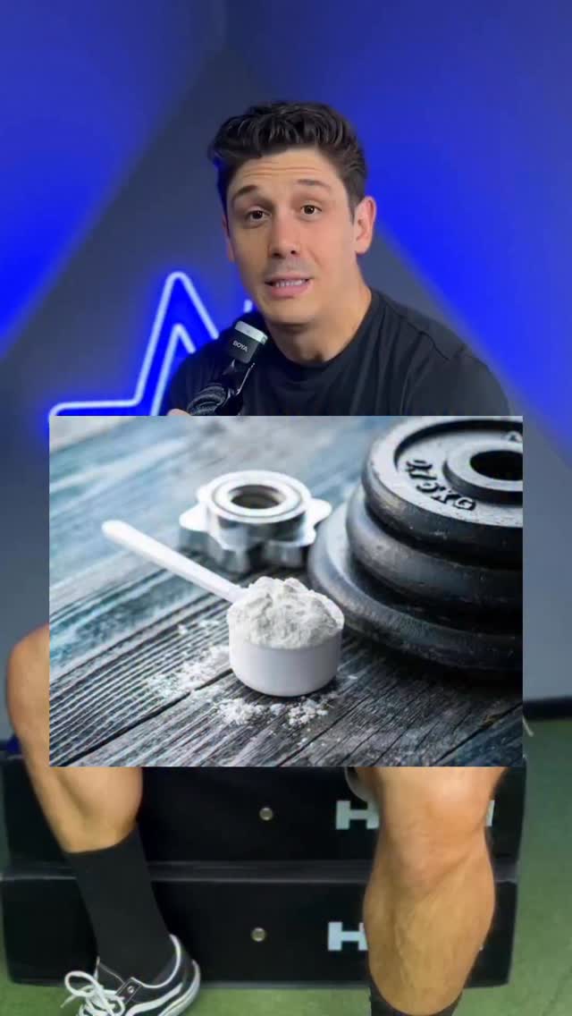 CREATINA🚀💪🏻⁉️
Te dijeron que era solo para FUERZA… pero se quedaron cortísimos 👀
El GLUCÓGENO es tu “estanque de bencina” ⛽️
Mientras más intenso entrenas… más lo VACÍAS
Y adivina qué:
Tu cuerpo después del entreno tiene una misión clara 👉 RELLENAR ese estanque
💡 Importante:
Los CARBOHIDRATOS siguen siendo la base 🔑
PERO…
🔥 La creatina puede POTENCIAR ese proceso
En estudios, combinar creatina + dieta alta en carbos logró hasta un 82% más de glucógeno en 24h vs placebo 😮
¿Te das cuenta lo potente que es esto?
👉 Si entrenas días seguidos
👉 Si necesitas rendir alto constantemente
Esto es CLAVE 💣
❗️Anota esto:
La creatina NO reemplaza los carbohidratos
Pero sí te da una ventana de recuperación súper relevante para llegar más preparado al siguiente entreno ⚡️
¿Estás recuperando bien… o solo acumulando fatiga?
#creatina #recuperacion #rendimiento #entrenamiento #fitness