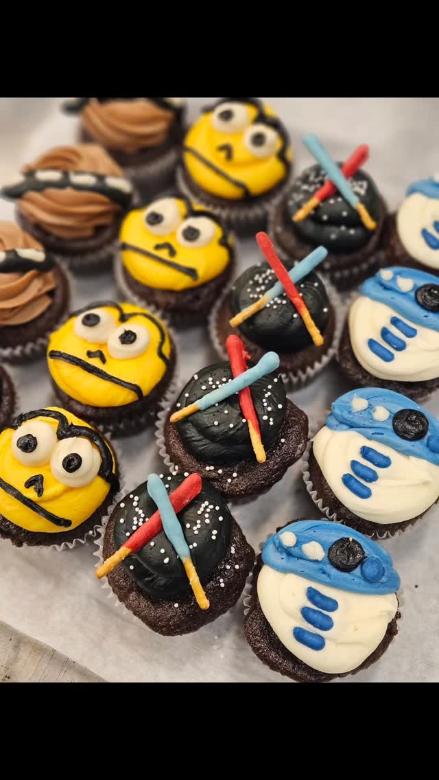 May the Fourth be with you! š š
If you're feeling festive, maybe you'll make some Flan Solo, 7 Leia dip, and enjoy some Yoda Soda
....or you could just enjoy these Star Wars themed treat pics and turn on the movies today!
