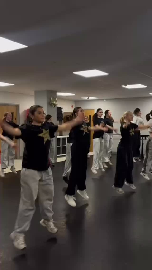 Our Commercial girls are on fire this term 🔥⭐️ #commercialdance #ambitiondanceepsom #epsomandewell #epsom