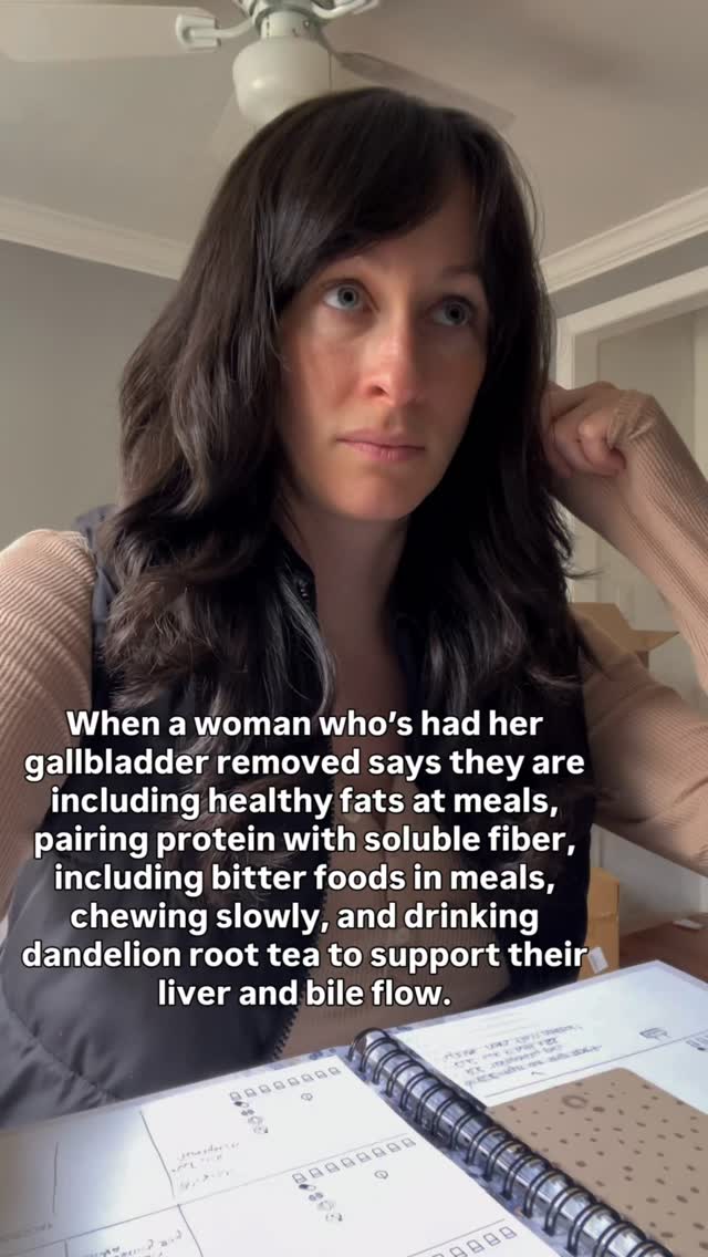 You wouldn’t believe how many women tell me,
“I feel sick every time I eat fat… so I just try to avoid it.”
And on the surface, that makes sense. But what’s really happening after gallbladder removal isn’t that your body can’t handle fats. It’s that bile isn’t flowing, moving, and being used the way it’s supposed to anymore.
So instead of supporting that… most women accidentally make it worse by skipping meals, grazing all day, living on salads, chugging water with meals, and avoiding fats completely.
I see it all the timeeeee but then we make a few simple shifts:
Eating within an hour of waking
Eating every 3–4 hours
Adding small amounts of healthy fats back in
Swapping raw salads for cooked veggies
Adding lemon, bitters, or ginger to meals
Drinking water away from food
Supporting regular bowel movements so bile can actually exit
And suddenly…
Fatty meals don’t feel scary.
Bloating goes down.
Bathroom urgency calms down.
Food stops feeling like a gamble.
Not because we restricted more but because we finally supported bile flow the way your body needs after surgery.
This is the kind of work we do inside The Gallbladder Gone Reset. Simple shifts. Real strategy. Long-term relief.
💬 Comment READY if you want to stop guessing and start supporting your digestion the right way 🩵
#GallbladderRemoval #BileSupport #BloatingRelief