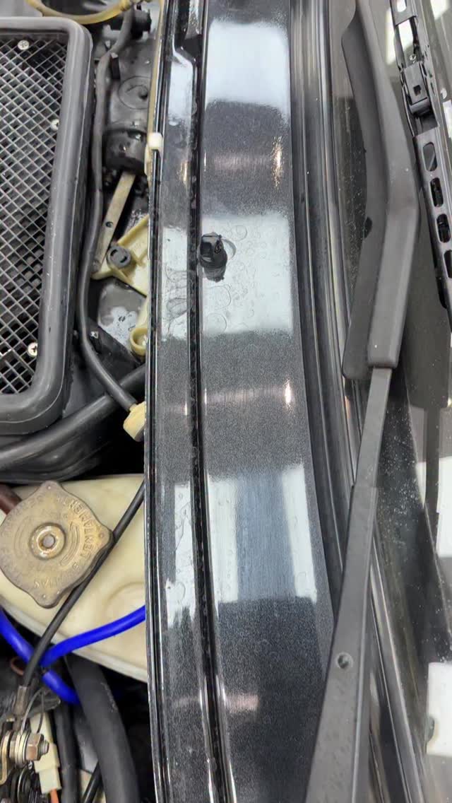 We done a lot of sanding to this car and the difference definitely shows
#detailing #sanding #polishing