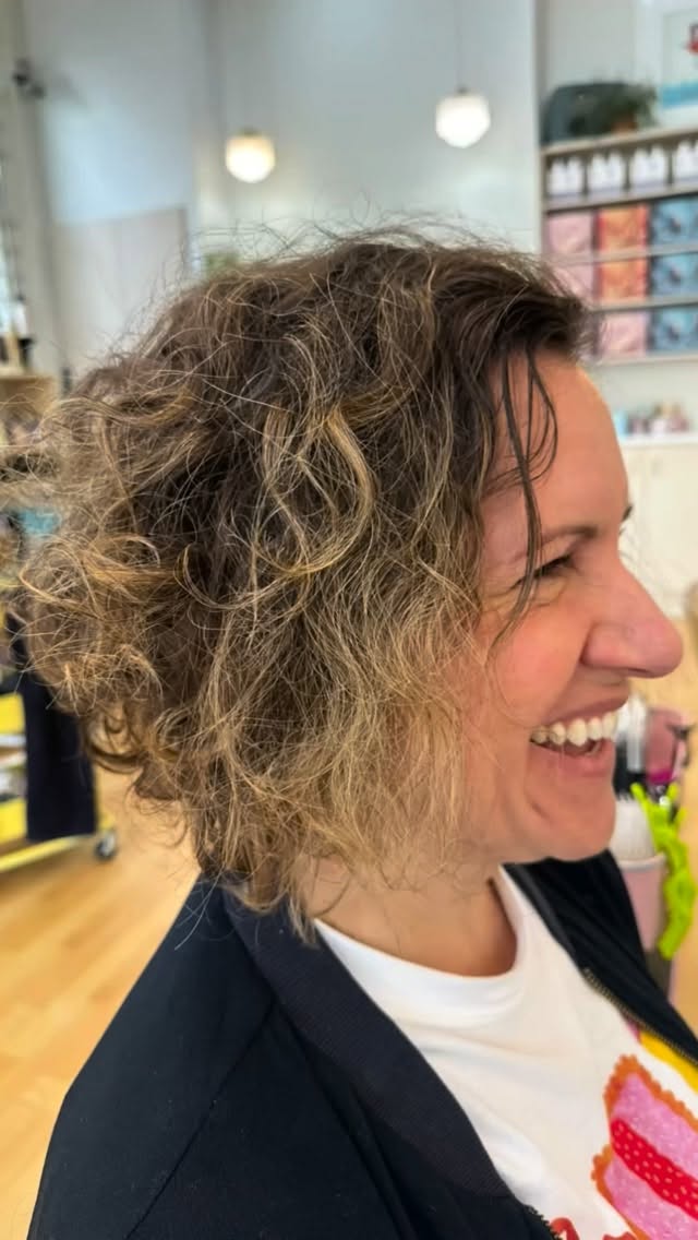 ✨ before and after magic ✨
•
•
•
☎️ 90410143
📧 kennyandthesunshinegirls@gmail.com
📍location: 113 Errol st North Melbourne
🕒 closed Sunday
#kennyandthesunshinegirls #hair #hairstyle #haircut #haircolour hairgoal melbournehairdresser northmelbourne hairsalon melbournehairsalon
•
•
•
Hair Poppy
