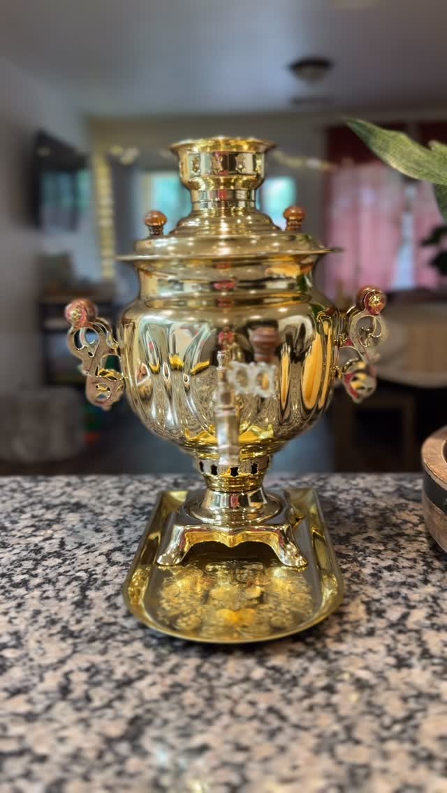 Samovar moments ☕✨
Traditional tea ritual • herbal tea • wellness lifestyle • tea ceremony
Curious to try? Stay tuned…
Private women’s circles are coming 🌿💫