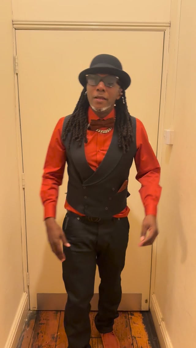 Just b4 I hit stage on Saturday @ @thebrooksoton.. It was a great day n night..
Respect to everyone who came out & rocked with us❤️💛💚🖤🔥🔥🎵🎵
@clarksoriginals @clarksshoes @muckyweekender @dubpistolsofficial
#clarks #wallabee #clarkswallabees #seaniet #everyone