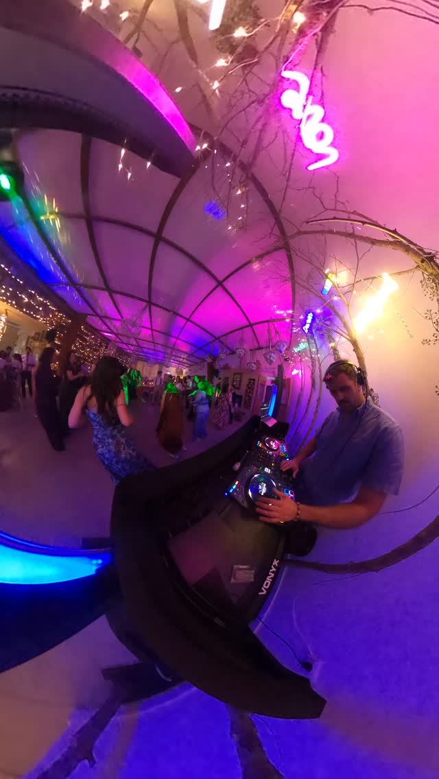 What about mixing different genres at a wedding? Sounds good… 🪩🚀 they aprove!! 🔥 A&D wedding was really “nice” 🔥🪩 #weddingdj #destinationweddingdj #dancefloor #diogoferreiradj #weddingsinportugal