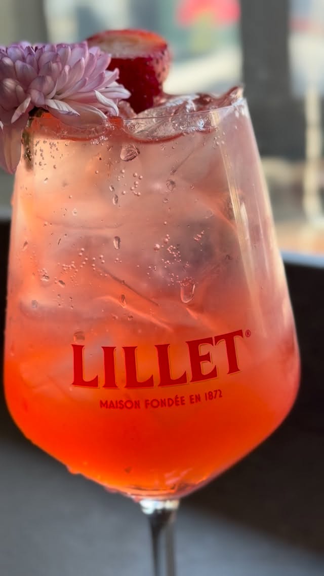 Love is only a Spritz away 🍓✨ Try a light and refreshing Pama Spritz with your friends at Cook!
#cocktails #localspot #neighborhoodgem #needhamma #bostonfoodies