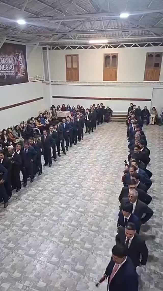 Compartimos nuestra coreografía del Yuyarichikuy 2026, un momento en el que, como Cuadrilla Mayor Qhapaq Negro de Paucartambo, renovamos nuestro compromiso de fe, tradición y hermandad.