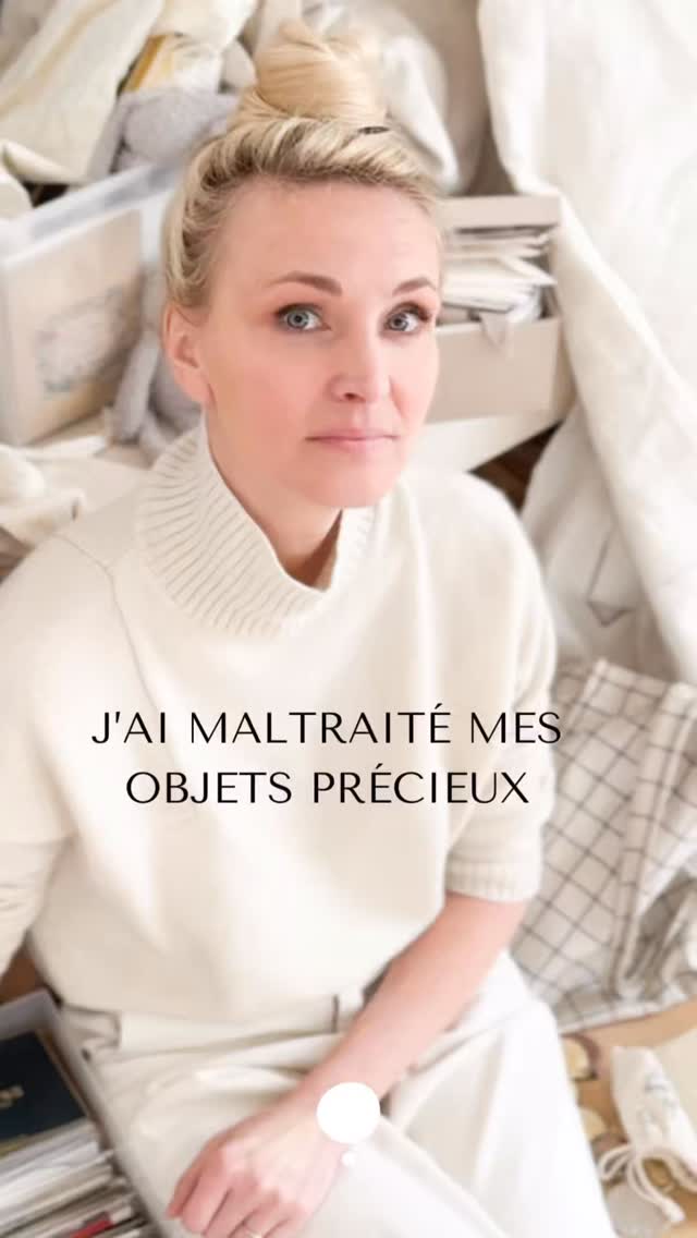 Repoussez-vous le tri de vos souvenirs précieux ?
🌿
Je remarque que c’est une catégorie que l’on appréhende beaucoup à cause de la peur et de la dimension sentimentale, très forte, qui y est liée.
🌿
Dans le même temps, on se dit que ce n’est pas la catégorie la plus urgente à trier, que cela peut attendre sans que rien de grave ne nous arrive, contrairement aux papiers ou au dressing que l’on croise chaque jour !
🌿
C’est là une confusion importante : on ne trie pas pour éviter un drame, mais pour faire de son environnement le meilleur allié de son développement personnel…
🌿
Le reste, à savoir gain d’espace, de temps, d’énergie et d’argent, arrivera par surcroît ! Trier nos souvenirs est de loin l’outil le plus puissant pour changer notre vie.
🌿
Alors oui, rien ne presse vraiment, mais ce serait dommage d’attendre plus longtemps pour connaître une libération aussi forte ! Croyez-moi…
🌿
Bien sûr c’est une catégorie difficile, justement à cause de l’affect, c’est la raison pour laquelle elle n’arrive que maintenant dans votre parcours de formation à l’Écologie d’Intérieur
🌿
Mais ça y est, ma formation « SOUVENIRS PRÉCIEUX : choisir le meilleur en quelques heures » sort officiellement demain ! Vous avez le lien en bio pour recevoir l’offre spéciale de lancement (liste d’attente)…
.
.
.
.
.
.
#ecologiedinterieur #vivreavecmoins #formationenligne #elearningsolutions #dėveloppementpersonnel