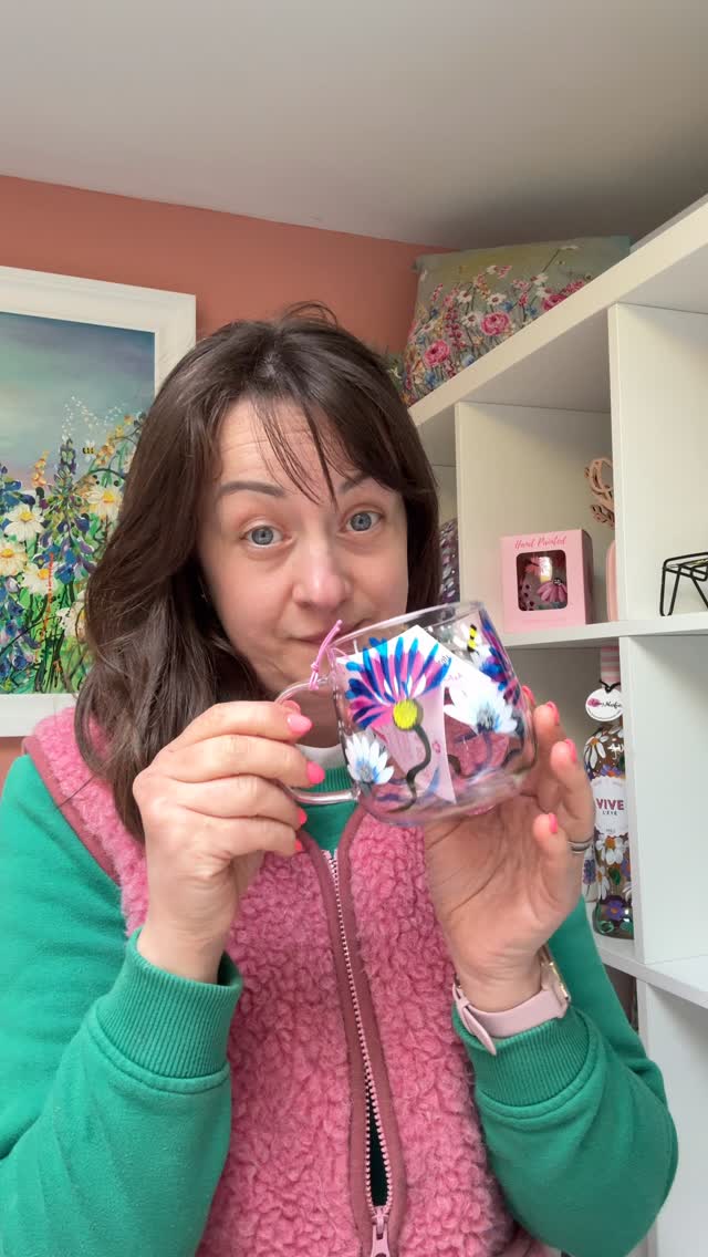 I get asked countless of times . What sort of artist are you?
Here is what I do 😊
#artist #creative #creativehappylife #smallbusinesslove #smallbusiness