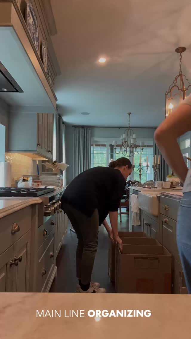 Moving doesn’t have to feel overwhelming. Here’s why bringing in a professional organizer changes everything:
1️⃣ Pack with purpose – nothing gets lost, everything is categorized
2️⃣ Faster, smoother move – save time and avoid decision fatigue
3️⃣ Unpack once, the right way – no boxes sitting for weeks
4️⃣ Functional from day one – your home is set up to actually work
5️⃣ Less stress, more clarity – you focus on the move, we handle the details
This isn’t just packing—it’s setting your next chapter up the right way.
Save this for your next move and DM me to get started. #organizedlife #organizedhome #mainlinemoms #organizedhome #organizingthemainline