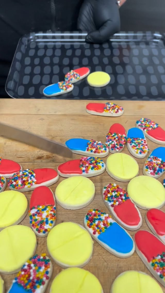 Just what the doctor ordered! 💊The tastiest chill pills you’ve ever had. May result in the following side effects: extreme feelings of happiness and joy.🤩#teacherapprecationweek #mothersday #nurseappreciationweek #chillpill #mommacakes