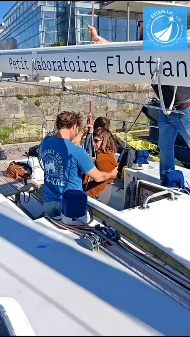 Un petit bout de la team navigante s'est retrouvée sous le 🌞 rochelais pour une formation embarquement/ débarquement par le côté.
Pourquoi par le côté ?
Parce que pour embarquer dans l'annexe, pour se baigner au mouillage, ou en escale, on ne peut pas utiliser la passerelle élargie. Skippers et aide-navigant formés pour faire en sorte que ce soit fluide partout, tout le temps.
La saison approche, on a hâte de vous accueillir ⛵
Le programme de navigation est à retrouver sur notre site ou dans la bio
#voileinclusive #estrellalab #aventure #sharingiscaring