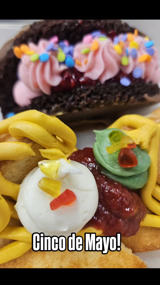 A treat taco and side of nachos please!
ā¤ļøš¤š
Cinco de Mayo is Tuesday! You can preorder your taco nacho box NOW!
š®š®š®
For your treat tacos, choose from Chocolate Cinnamon or Chocolate Raspberry.
Nachos are vanilla crispy cake with burtercream and strawberry compote!