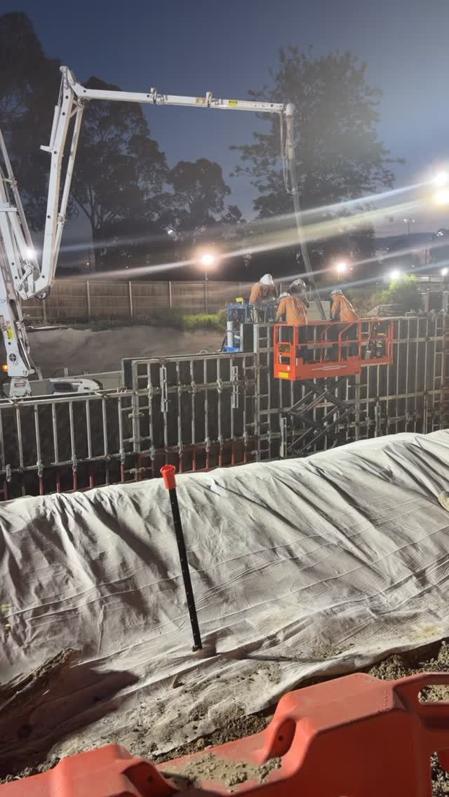 Wall pour