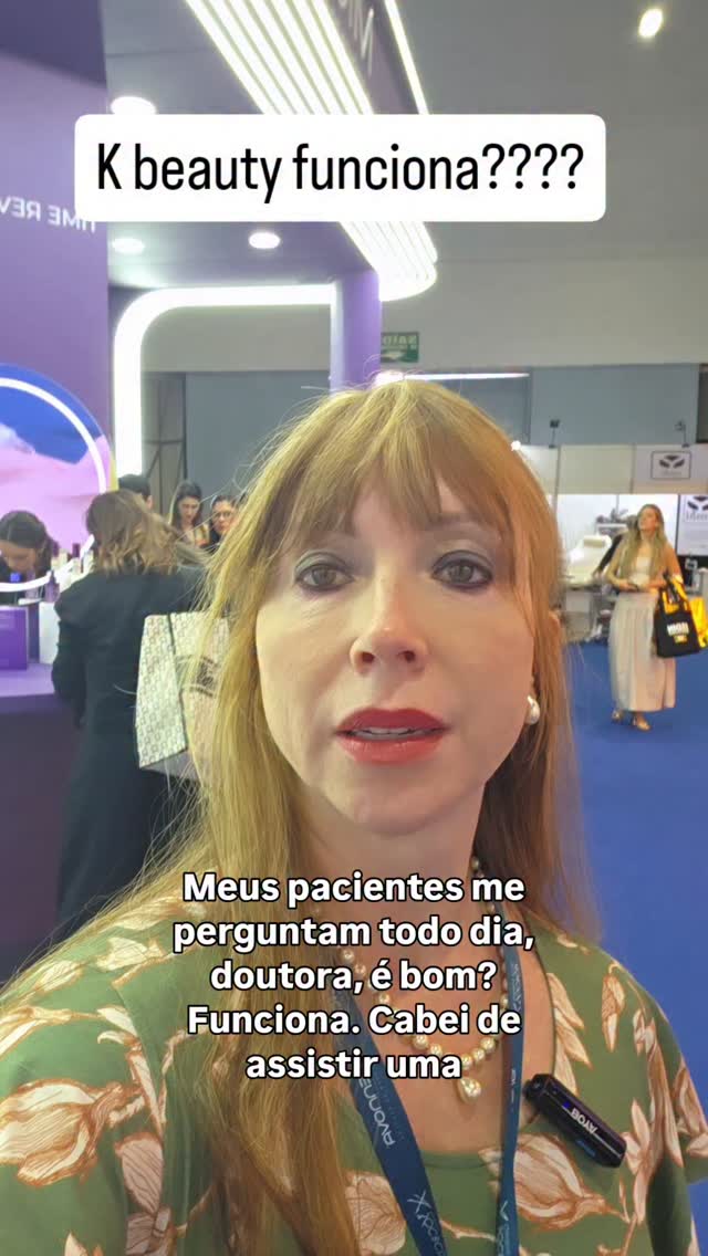 🇰🇷 K-beauty tem embasamento científico — e eu vou te provar.
Meus pacientes me perguntam todo dia se os cosméticos coreanos prestam. Depois de uma aula completa sobre o tema, posso responder com propriedade: sim, e muito.
Mas o que me impressionou de verdade como dermatologista foi a preocupação deles com algo que poucos falam:
🦠 O microbioma da pele.
Enquanto muitos cosméticos ainda usam conservantes que desequilibram nossas bactérias benéficas, a indústria coreana já desenvolve produtos com probióticos, pós-bióticos e ingredientes fermentados — como o famoso Lisado de Fermento de Bífida — que fortalecem a barreira cutânea, aumentam a hidratação e reduzem inflamação.
Existe até uma certificação internacional "Amigo do Microbioma" para cosméticos. Isso é ciência real.
✨ Alguns produtos que me chamaram atenção:
🔹 BB Cream com FPS 42 + peptídeos antienvelhecimento
🔹 Sérum Vitamina C 33% + ácido tranexâmico — excelente para melasma
🔹 Retinol com 10 probióticos potentes
🔹 Essência com tecnologia de fermentação extrema
🔹 Ampoule com 10 camadas de ácido hialurônico em diferentes pesos moleculares
🧬 E tem um conceito que mudou minha visão: o Skinspan — cuidar da pele com foco em longevidade biológica, não só estética.
É exatamente o que eu defendo no consultório.
👇 Você já usa algum produto coreano? Me conta aqui!
E se quiser saber se algum produto específico tem indicação para o seu tipo de pele, salva esse vídeo e me manda uma mensagem. 💙
#skinspan #cosmeticoscoreanos #kbeauty #longevidadedapele #tendênciaskincare