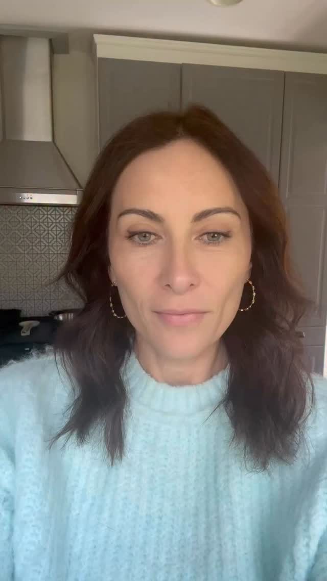 🚨 it’s one week until Mother’s Day and if you live in the tri-state area you can buy the Mother in your life tickets to see me and MY mother sing at @wcplayhouse on Saturday May 9th at 4pm. IS THERE A MORE ADORABLE GIFT THAN THAT? No. (Other than one million dollars in cash. That would be pretty sweet) see you there!