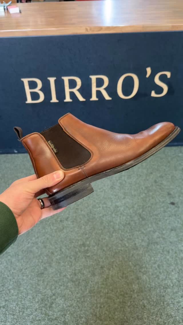 #russellandbromley boots getting new #vibramsoles
#repairifyoucare #shoerepair #cometocolne