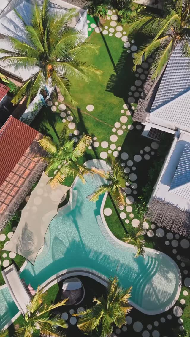 This is what mornings look like at KOHO Air Hotel. No alarm, no rush — just the sound of the ocean and the kind of light that makes everything feel okay. If you know, you know. If you don’t, come find out 😉🏝️
#KOHOAirHotel #GiliAir #MorningVibes #GiliAirIsland #IslandMorning #TravelIndonesia #GiliIslands #HotelLife #IslandLife #IndonesiaTravel #SlowMorning #TravelGoals #BeachHotel #GiliAirEats #WanderlustIndonesia
