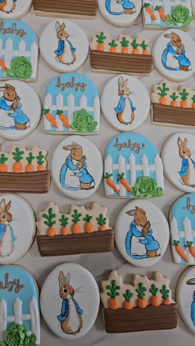 Hand painted Peter Rabbit and Mother Rabbit really made this set feel reminiscent of the books.
#customcookies #cookieart #betrixpotter #babyshower #smallbusiness