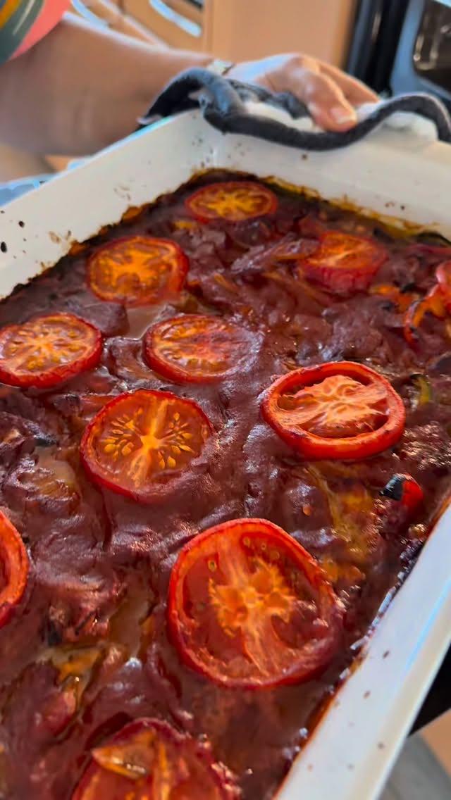 Salona – Iraqi Sweet & Sour Fish
Ingredients
Fish
• 1.5 kg white fish (firm types like cod, seabass, or tilapia), cut into portions
• 100 g flour
• 1 tsp salt
• ½ tsp black pepper
• 1 tsp curry powder
• 6 tbsp olive oil (divided)
Vegetable Base
• 300 g onions, sliced
• 3 cloves garlic, minced
• 1 pepper (bell pepper or mild chili), sliced
• 2 tomatoes, sliced
• 1 tsp curry powder
Sauce
• Juice of 2 lemons
• 500 ml tomato passata
• 2 tbsp tomato paste
• 1 tbsp pomegranate molasses
• 1–2 tbsp silan (date syrup, adjust to taste)
• 1 tsp salt (adjust later)
• 1 tsp black pepper
• 1 tsp turmeric
• ½ tsp chili flakes (optional)
• 1 tsp curry powder
Instructions
In a saucepan, combine all sauce ingredients.
Simmer for 5–10 minutes, stirring occasionally, until slightly thickened.
Add onions and cook until soft and lightly golden (not just translucent).
Add garlic and sliced pepper, cook for another 3–5 minutes.
Set aside.
Mix flour with salt, pepper, and turmeric and curry powder
Coat fish pieces lightly
Heat remaining 3 tbsp olive oil in a pan.
Fry fish 2–3 minutes per side until lightly golden (not fully cooked).
Place fried fish
Spread onion mixture over the fish
Pour sauce evenly over everything
Top with sliced tomatoes
Preheat oven to 180°C.
Bake for 45 minutes #middleeasterncuisine #iraqifood #fishrecipes #foodie #foodlover