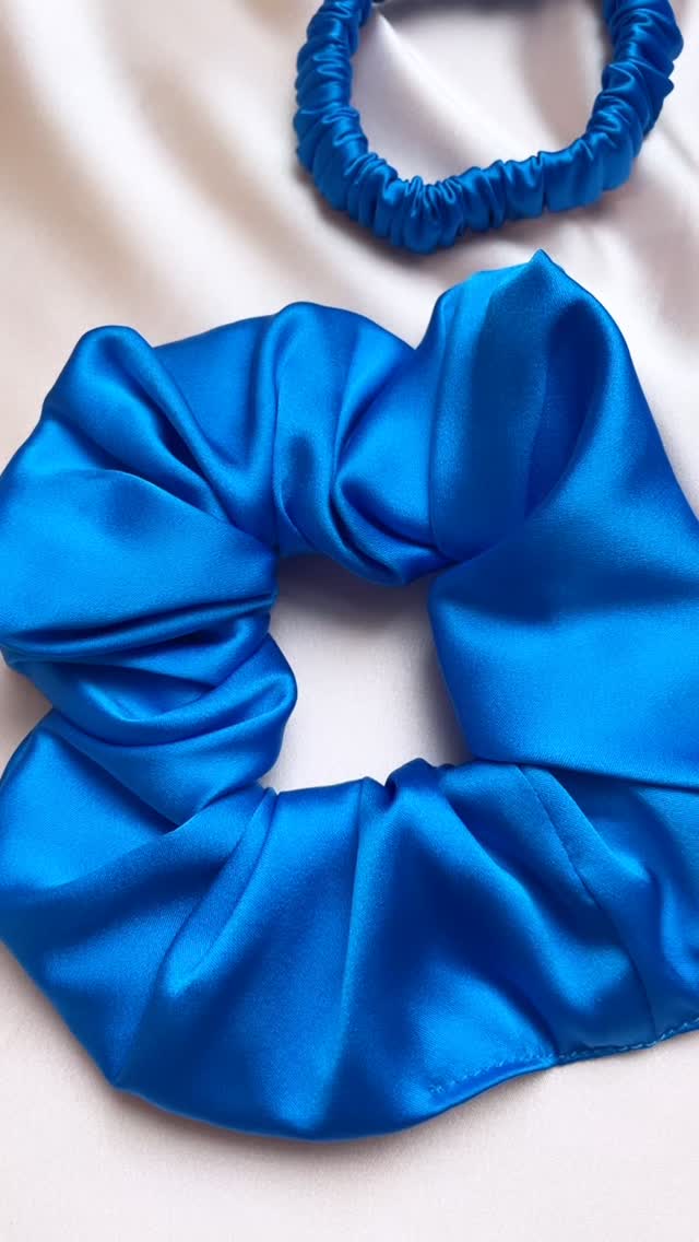 I’d say it’s cerulean season now…💙
This is definitely a colour for when the sun is shining!
Video description – panning over several blue silk accessories including a large silk scrunchie, hair elastic, ribbon, headband, scrunchie, mini scrunchie and hair bow