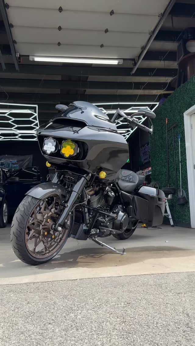 ANOTHA ONE 🗣️ Decked Out 2021 Harley Davidson Road Glide Rolled In For A Full Correction & Coating!✨
2 Year SystemX Ceramic Coating ✅
3 Year SystemX Leather Coating ✅
Book Now To Enjoy A Clean Ride Without Ever Lifting A Finger! 👏🚗
💻 Driveharddetailing.com
🤳 (540)-449-8030
🏠 675 Roanoke St, Christiansburg Va 24073
#harleydavidon #roadglide #ceramiccoating #driveharddetailing #thankyou