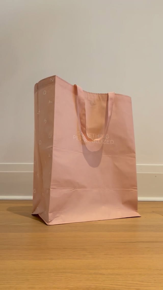 Considered from every angle
—
A branded bag for @somethingpersonalized
.
.
.
#brandidentitydesign #brandedbags #torontosmallbusiness #toronto
