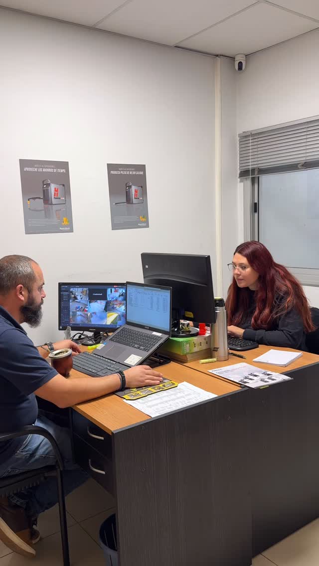 Hoy lo pusimos a prueba…
y bueno… digamos que cada uno es bueno en lo suyo 😅
Entre dias de trabajo… entendimos algo:
👉 detrás de cada tarea hay alguien que la rompe todos los días.
Podemos fallar en el intento,
pero como equipo… nunca fallamos. 💪
¡ Feliz Día del Trabajador a todos los que hacen que esto funcione todos los días! y feliz dia para vos, que todos los dias salis en búsqueda de oportunidades.🙌🏻
