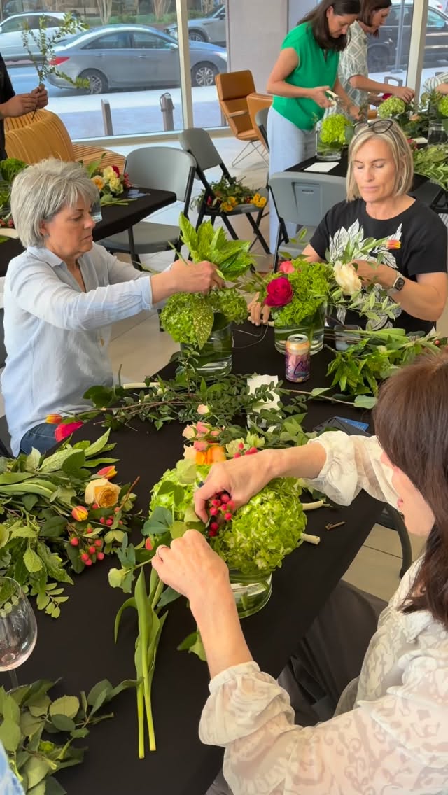 🌺 What a great class in the atrium with @eufloria.ws
A huge thank you to everyone who attended. We’ll see you in the fall for another class and maybe a wreath class for the holidays!!
👉 Stay in the loop with 500 W 5th by subscribing to our newsletter on our website - link in bio