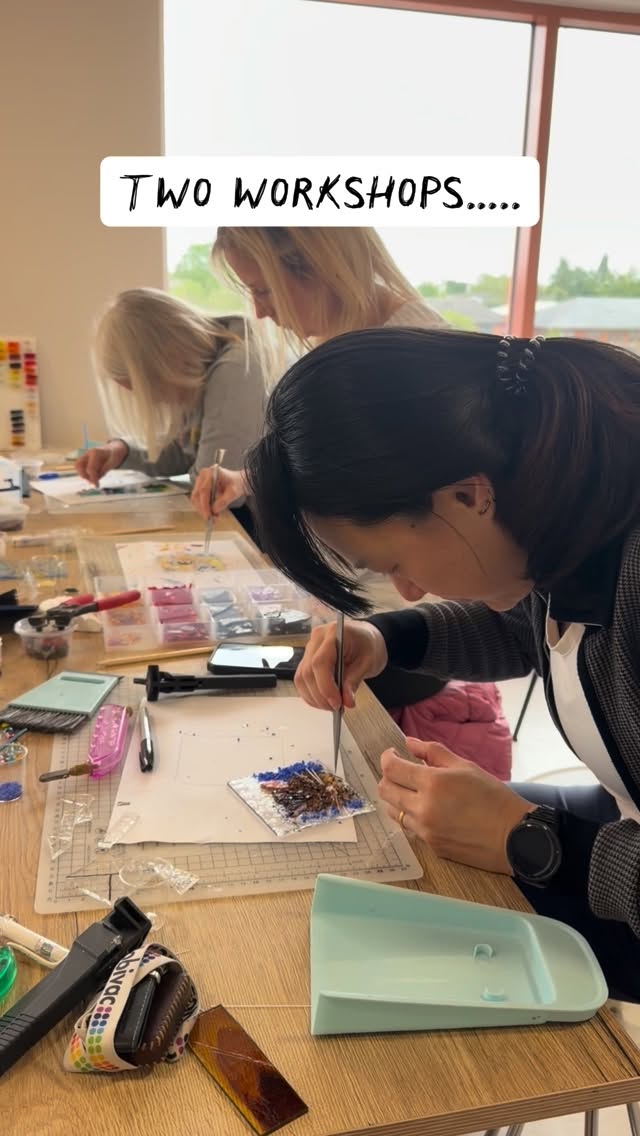 I’ve had a very wonderful, very busy day today, with two workshops in different venues.
My first workshop was over at the wonderful @stoneleigh_arms_arts_space in Leamington where I had 6 lovely ladies. It was a very calm supportive session with such a variety of work that was created from abstract to circus tents and cats 🐈⬛ plus lovely to meet some of the volunteers there and catch up briefly with @sarahmethuen and @maddiewebbart
This was followed by a drive from my first venue to my second, with @streetsstudiosol offering a session to the youth centre for teens! This was a change of pace from the mornings calm, but we worked hard and everyone created a piece of fabulous glass 🔥
I’ll be back at @stoneleigh_arms_arts_space to teach enamelling on the 21st so do check out their website if you fancy coming along!
