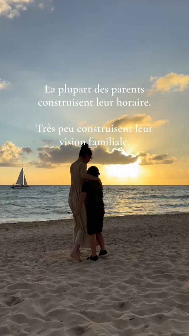 On parle souvent de vision en lien avec la carrière, les objectifs ou les rêves…
Mais aujourd’hui, pour la fête des mères 🌸, j’avais envie de ramener la réflexion ailleurs.
Parce qu’au-delà de tout ce qu’on construit… il y a aussi les souvenirs qu’on crée.
Les émotions qu’on transmet.
L’enfance qu’on est en train de façonner, sans même toujours s’en rendre compte.
Et parfois, au milieu du quotidien, des lunchs, des horaires et de la charge mentale… on oublie de se demander l’essentiel :
💭 Quels souvenirs ai-je envie de créer avec mon enfant avant qu’il ne quitte la maison?
💭 Quelles traditions ou petits rituels ai-je envie de créer dans notre famille?
💭 Est-ce que le quotidien que nous vivons actuellement ressemble réellement à ce que je veux lui offrir?
💭 Qu’est-ce que je veux que mon enfant retienne de notre façon de vivre le temps?
💭 Quelle relation ai-je envie d’avoir avec mon enfant lorsqu’il sera adulte?
(Ayant un enfant unique, tout est au singulier mais vous pouvez bien entendu multiplier les enfants selon votre réalité ❤️)
Ces réflexions, ne les prenez pas dans un objectif de perfection, mais dans un objectif de vision, de présence, d’intention et d’alignement.
Alors aujourd’hui, peut-être que le plus beau cadeau à se faire comme parent… c’est simplement de prendre un instant pour y réfléchir sérieusement 🤍
Émilie xo
