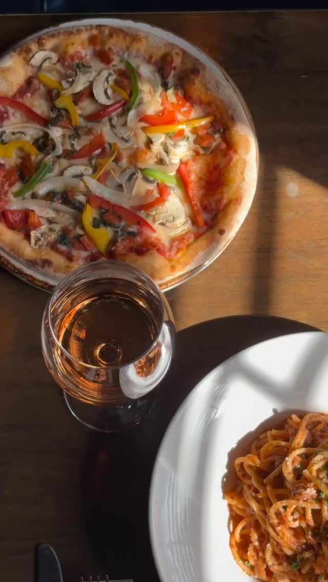 Nothing beats summer days filled with tasty dishes, chilled drinks, and easy going vibes with good company ☀️🍸🍴
#CaponesGalway #SummerDays #FoodieMoments #DrinkAndDine #GalwayLife