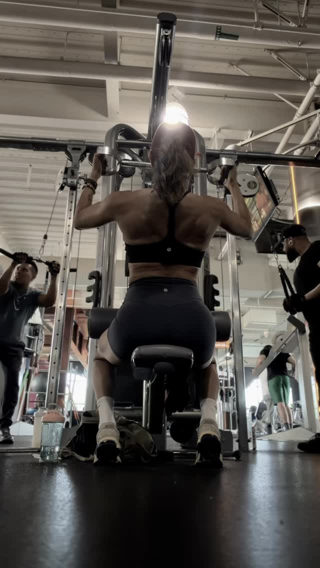 We starting Week 2 of being totally LOCKED IN with all the variables I can control : training ✅ Food ✅ recovery /sleep ✅ #keepmoving #strongnotskinny #fitmom #progressoverperfection