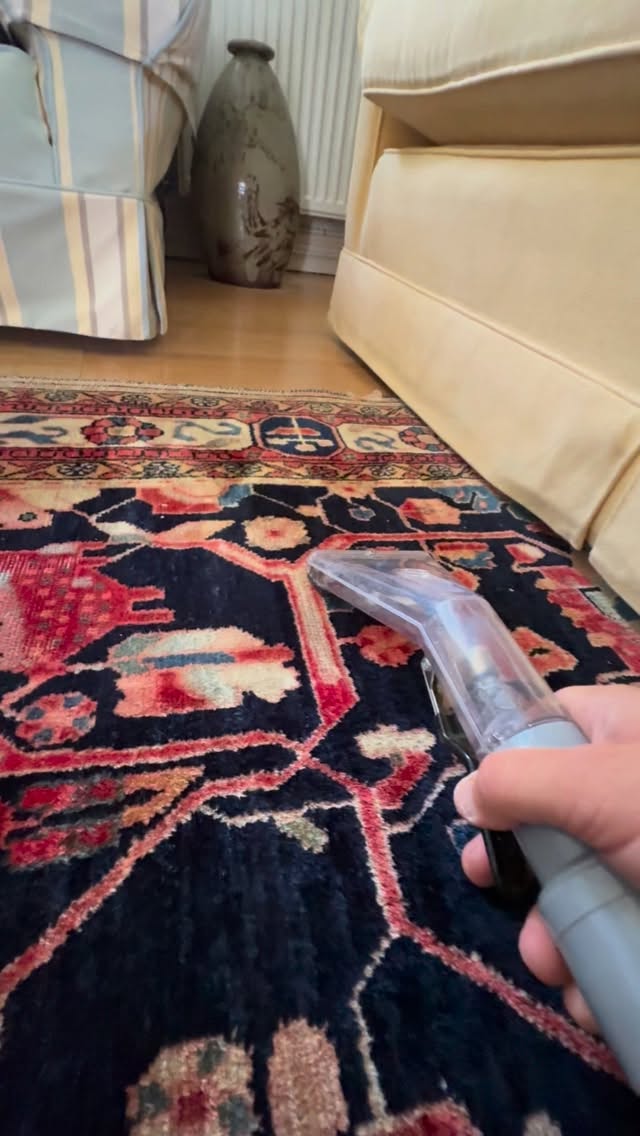 Cotswolds we have been cleaning a very old rug in Churchill this morning it came up beautifully.
#cotswolds #cotswoldhomes #luxuryliving #cleaning