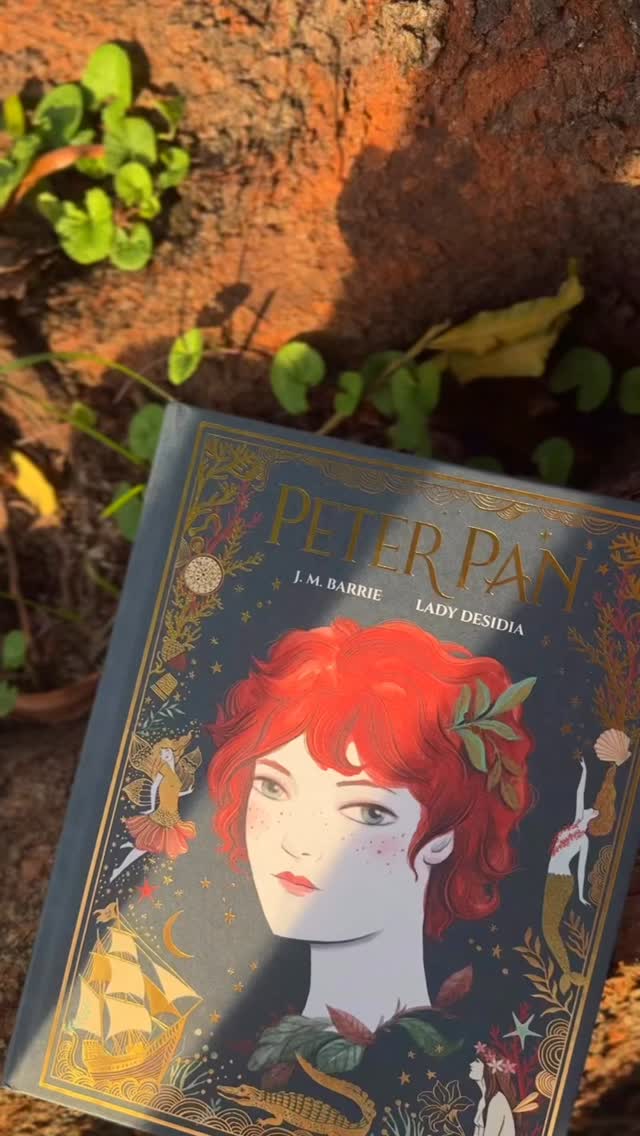 De mis cuentos favoritos de niño y de adulto, Peter Pan 🪄🧚 Nace una edición ilustrada de este cuento tan especial que cobra nueva vida en las manos mágicas de @ladydesidia y @lunwerg ¡Qué preciosidad, enhorabuena!
Como si fuese una historia nueva con estas ilustraciones tan originales y bonitas. La magia, el encanto de la historia y las imágenes me volvieron a cautivar como si fuese un niño de nuevo.
Gracias @lunwerg por este regalo tan bonito.
#peterpanlunwerg #ladydesidia #peterpan #peterpanandwendy
