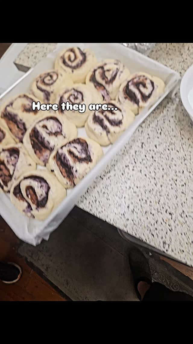 Lemon Blueberry Cinnamon Rolls are the Saturday Special cinnamon roll! š
And they are delish!