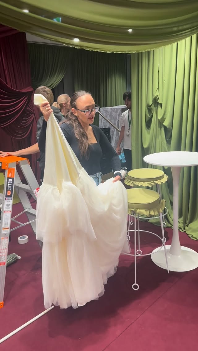 BTS | … you want a smack! Hocesli batine 😬😆✋🏼
•••
Don’t mess with the finished pieces once they’re done or I will tell you off👌🏼😬
Thank you for trusting us create these beautiful linens Bianca @onpointplanningco your vision is something else 🫶🏼💖
•••
#iklektikink #iklektikinkdesignstudio #behindthescenes #bumpin #customtableware