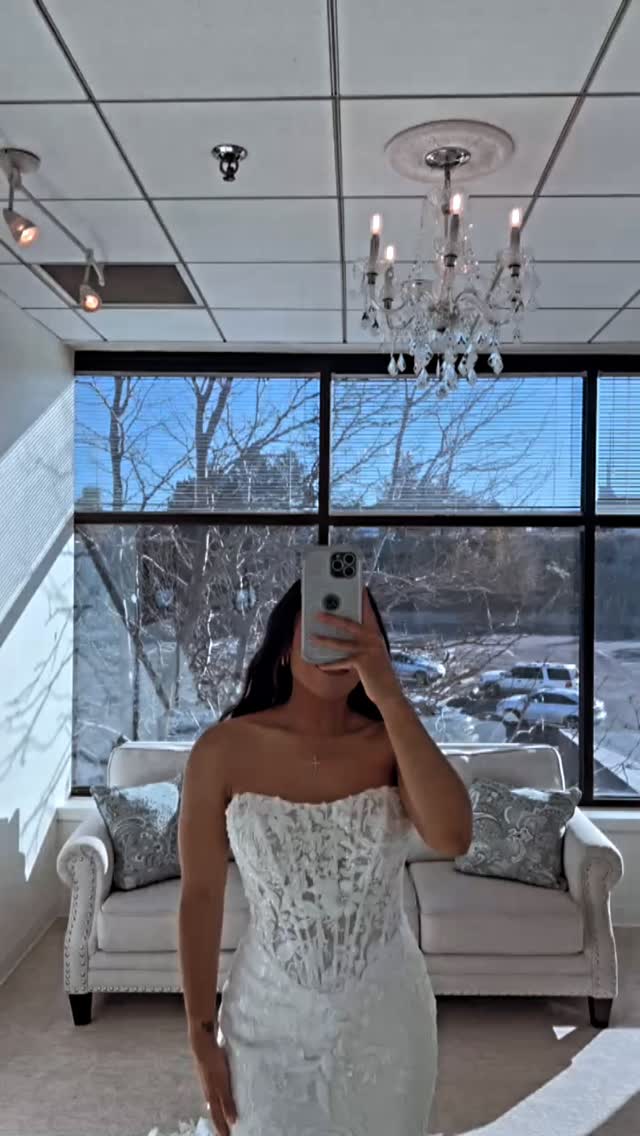 Scoop neck, basque waist and a mermaid silhouette, makes this a great choice for the bride looking for a modern yet timeless look! #denverbridal #denverbridalshop #platinumbridalco #weddingdressinspiration #weddingdress