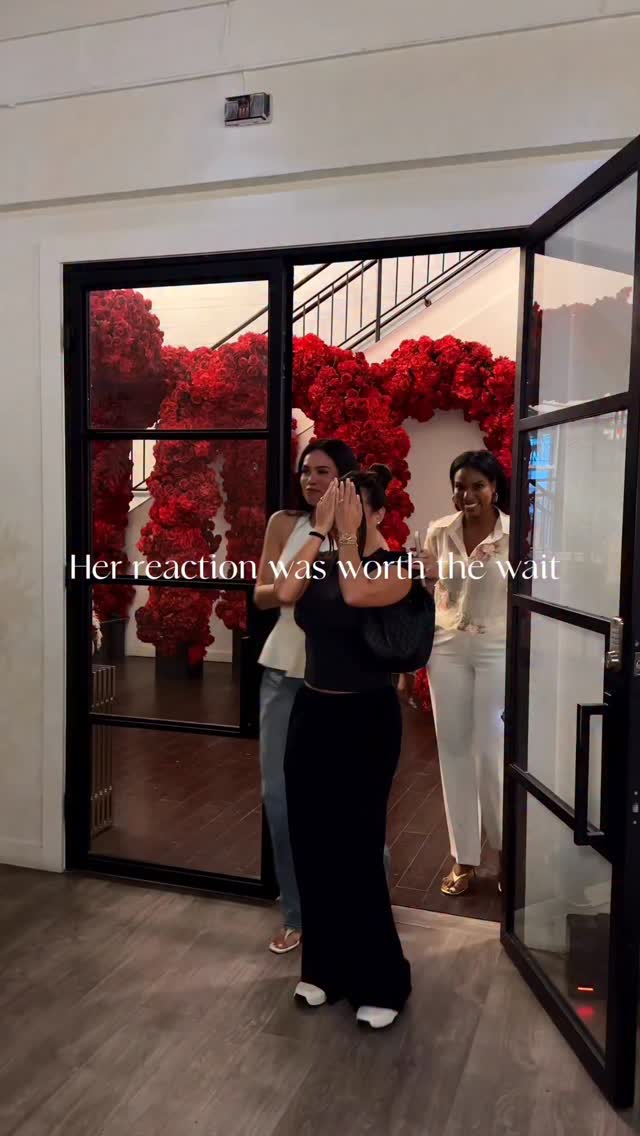 We always advice you to get a mockup to get an idea of how your event would look! Our clients reaction was priceless and we aim to have an even better reaction on the day of her wedding.
#decor2remember #weddingdecor #weddingsinhouston