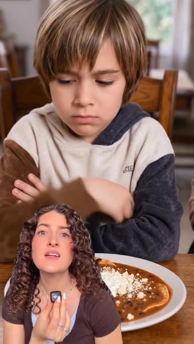 He notado con las familias que atiendo en consulta que una parte por la que sus hijos no comen bien es por no tener buen estructurados los horarios de comidas y tanto picar hace que el niño llegue sin suficiente hambre para atreverse a probar algo nuevo
Si te pasa comenta !