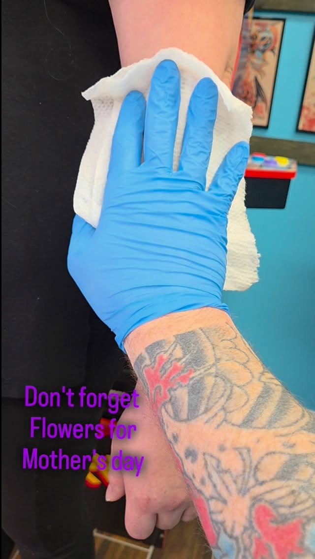 #flowers #mothersday❤️ #mom #tattoolife #comecheckusout 14807 s. Rt 59 done by @antsol3 thanks for looking