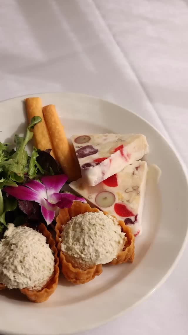A true Swan Coach House classic. The Swan’s Favorite is a guest staple for a reason. Timeless, elegant, and thoughtfully prepared to reflect the charm of our dining experience.