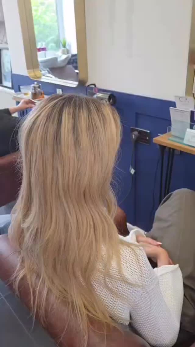 Serving fresh blonde all summer ☀️
Hair by @amysultanhair
#bournemouth #hairsalon #scalpbleach
