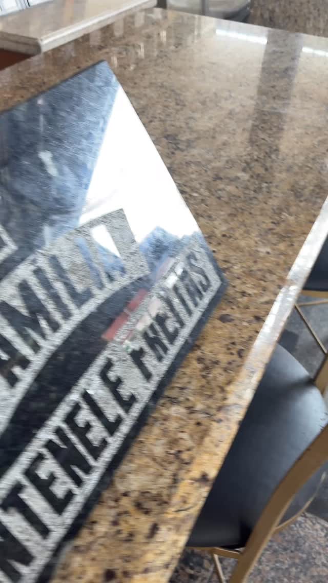 Placa de granito com letras talhadas para sinalização de Túmulos / Jazigos em Fortaleza, você encontra aqui. ✅