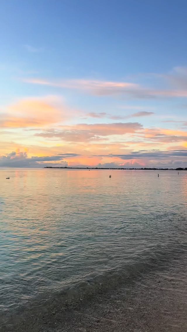 There’s something about a long weekend sunset that makes you forget what day it is. We’re not complaining.
#CaribbeanClub #Sunset #SevenMileBeach #GrandCayman #GoldenHour CaymanIslands NoFilterNeeded CaymanSunset