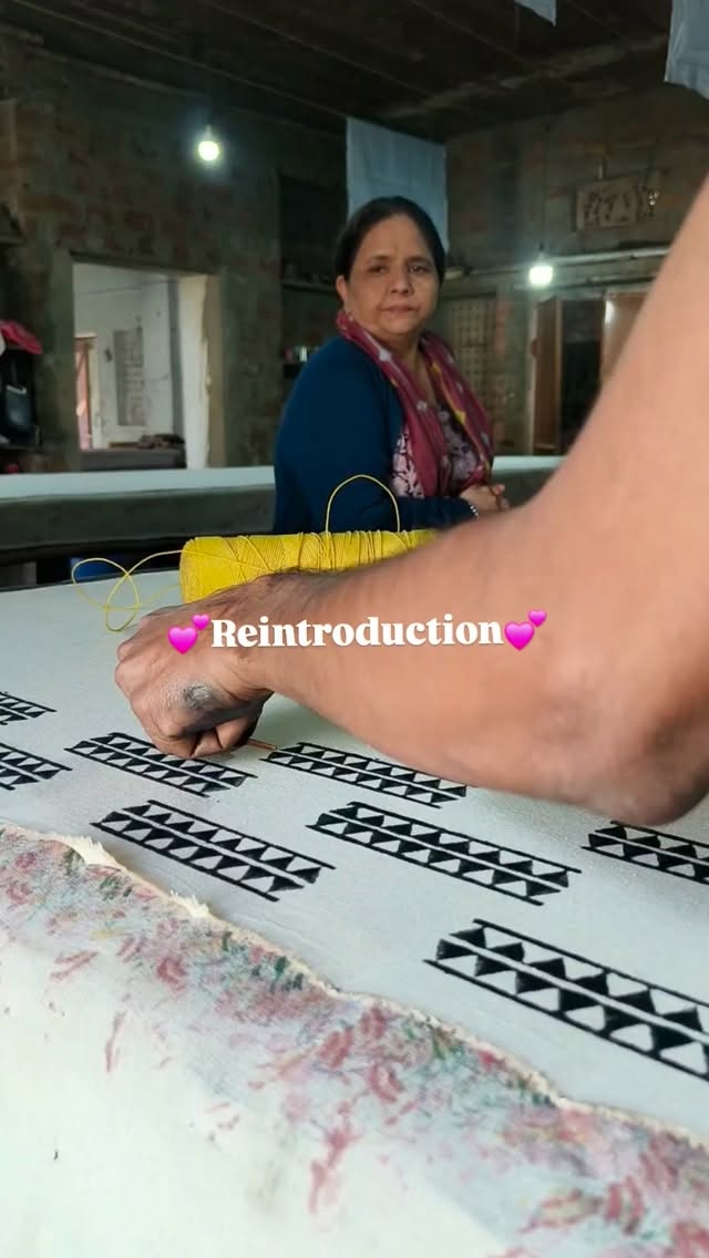 Share this with the eco-friendly paglu!
Because we are about to change how they look at gifting.
Not just an object, but an experience of sharing a story, creating an experience and gifting a lifelong memory💕
Isn't this what gifting should be?
As we always say at Tohfa, "gifts are more meaningful when they are useful"
#giftingideas #giftingindia #weddinggifts