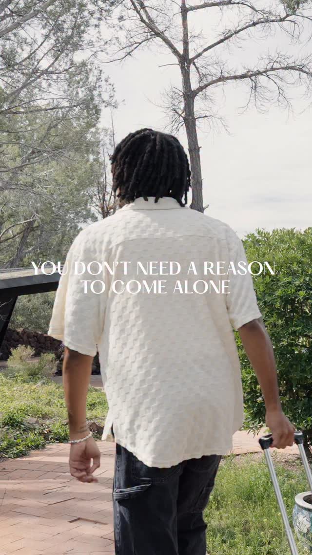 Coming alone isn’t lonely.
It’s intentional.
No distractions.
No performance.
Just you — and the space to hear yourself again.
Solo stays hit different here. 🖤
