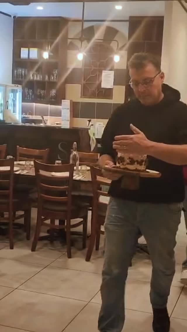 Motherโs Day was special at Al Shamiyat Restaurant. The management provided a cake for each family with their mother, and happiness filled the place.๐๐๐ค